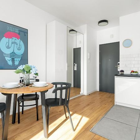 Klimatyczne I Nowoczesne Studio Very Berry W Poznaniu By Noclegi Renters Екстериор снимка