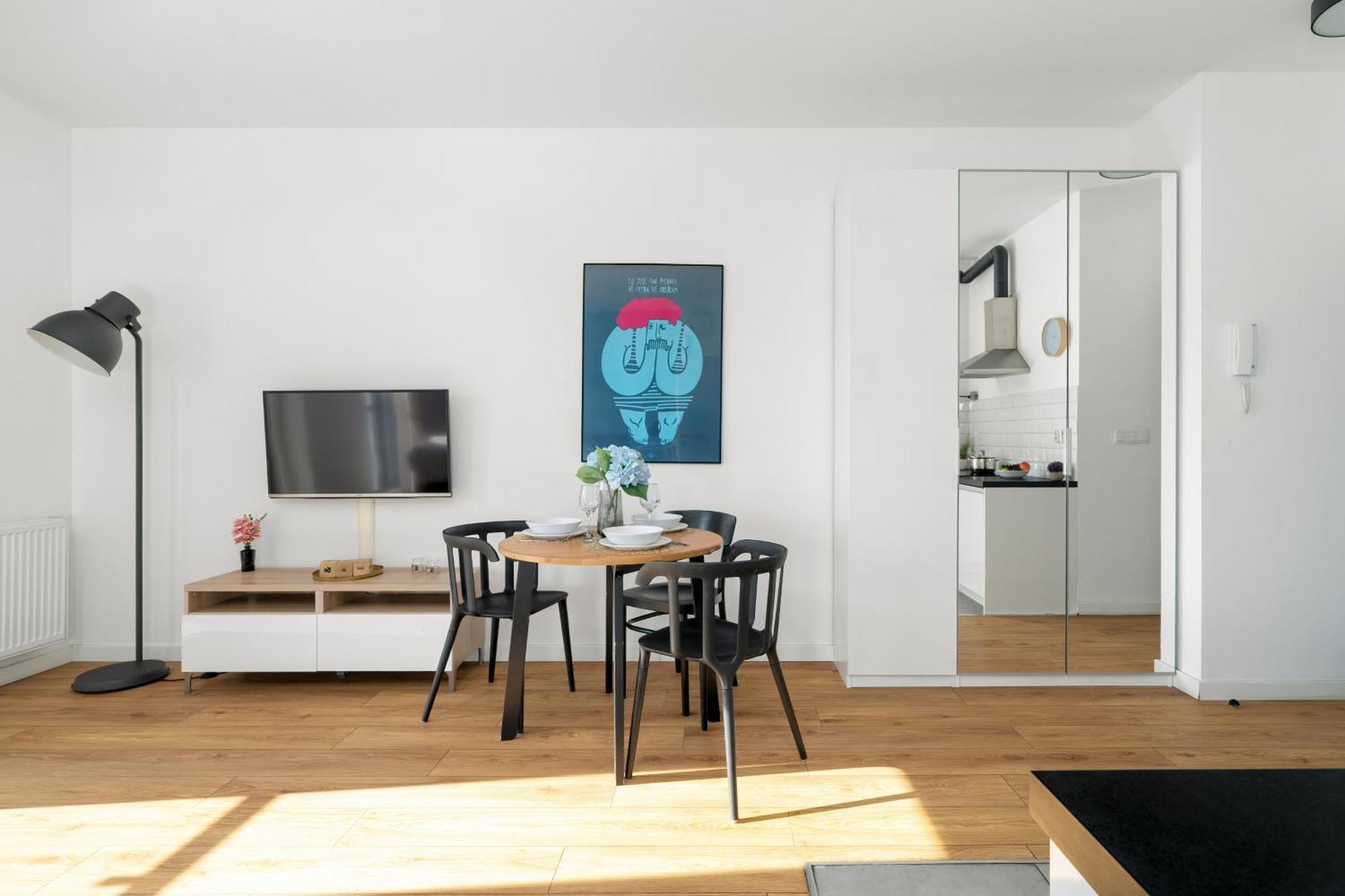 Klimatyczne I Nowoczesne Studio Very Berry W Poznaniu By Noclegi Renters Екстериор снимка
