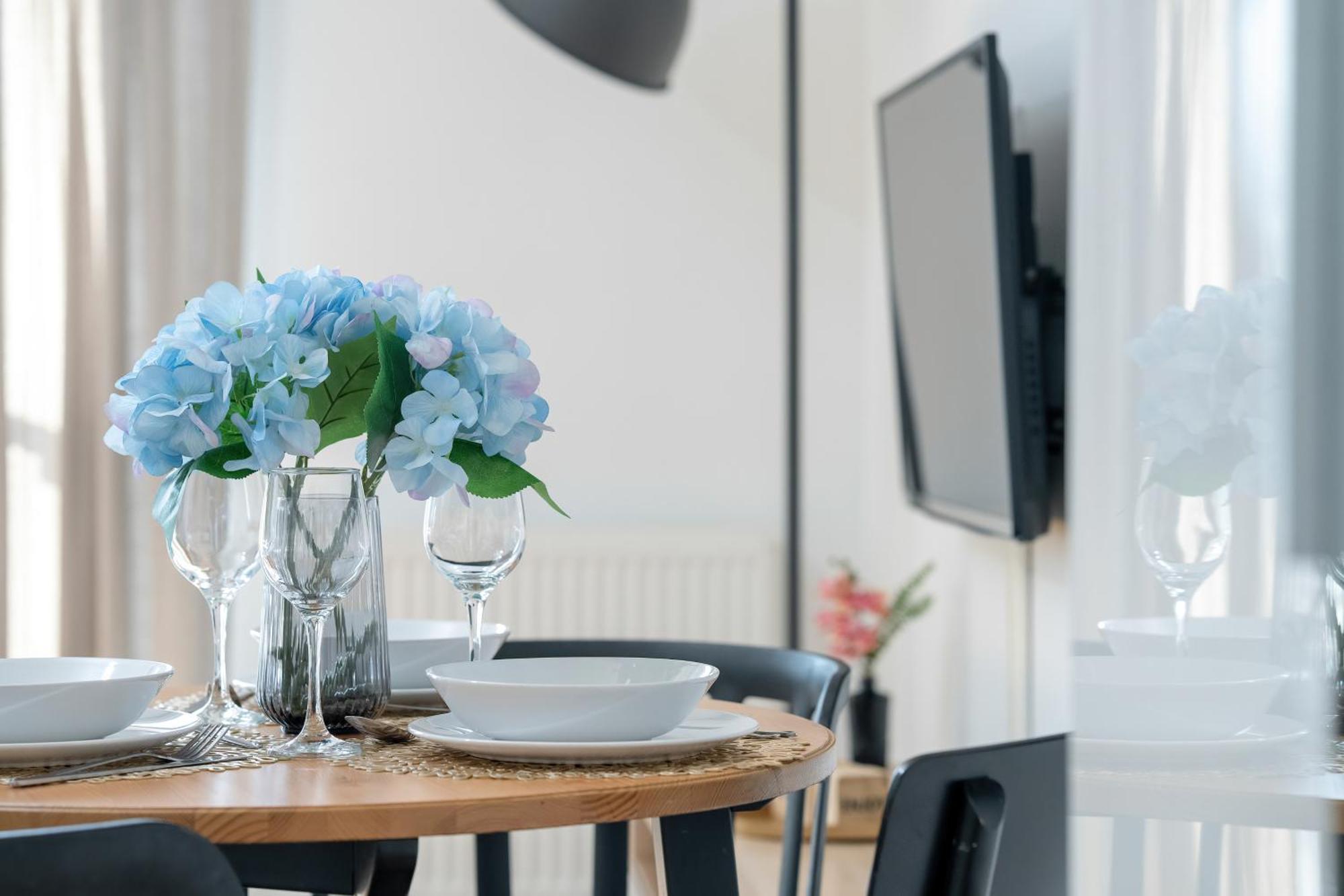 Klimatyczne I Nowoczesne Studio Very Berry W Poznaniu By Noclegi Renters Екстериор снимка